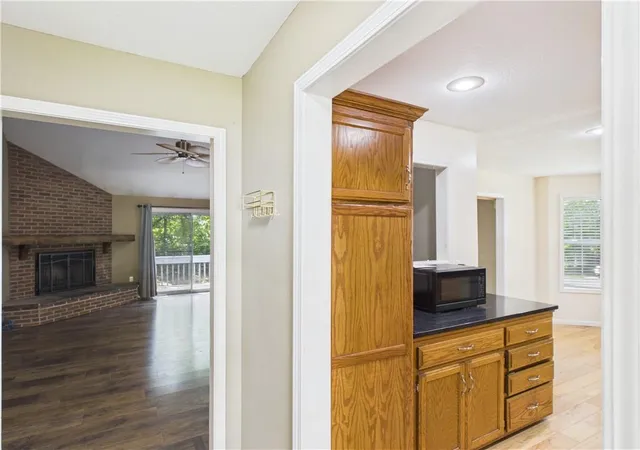4th image of 1407 Woodlawn Dr, Warrensburg, MO 64093 | MLS# 2637030
