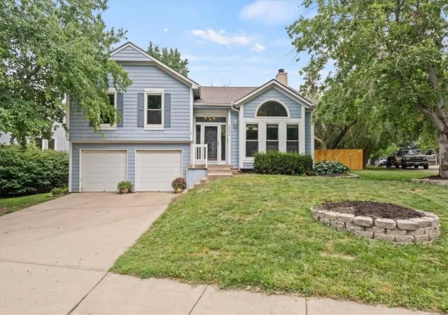 1st image of 22012 W 48th St, Shawnee, KS 66226 | MLS# 2637033
