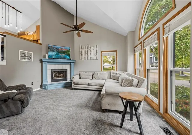 2nd image of 22012 W 48th St, Shawnee, KS 66226 | MLS# 2637033