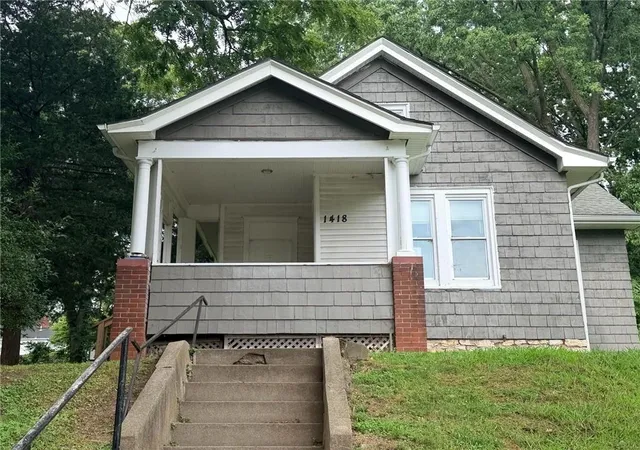 1st image of 1418 6th Ave, Leavenworth, KS 66048 | MLS# 2637034