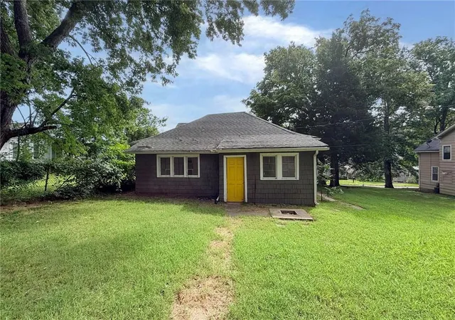 Photo 2 of Single family home for sale at 1418 6th Avenue, Leavenworth, KS 66048 | MLS# 2637034 | Listing updated on 2026-09-05