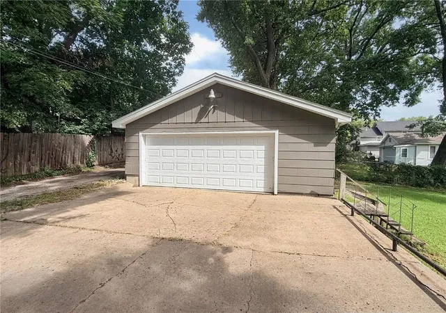 Photo 3 of Single family home for sale at 1418 6th Avenue, Leavenworth, KS 66048 | MLS# 2637034 | Listing updated on 2026-09-05