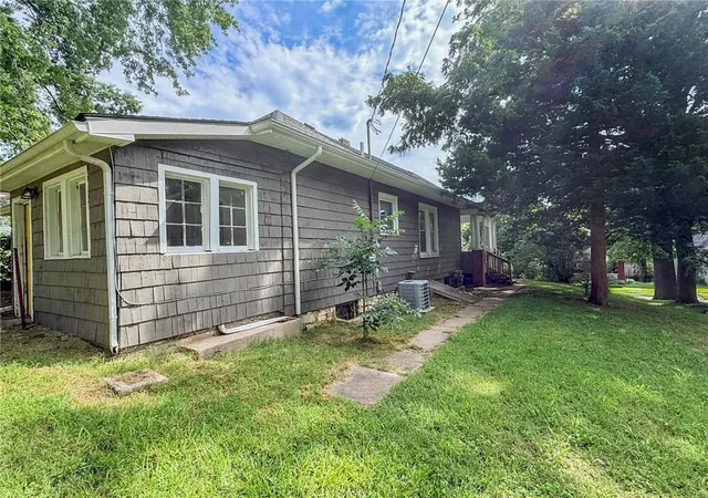 Photo 3 of Single family home for sale at 1418 6th Avenue, Leavenworth, KS 66048 | MLS# 2637034 | Listing updated on 2026-09-05