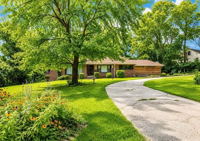 Photo 3 of Single family home for sale at 221 E 97th Street, Kansas City, MO 64114 | MLS# 2637037 | Listing updated on 2026-08-24