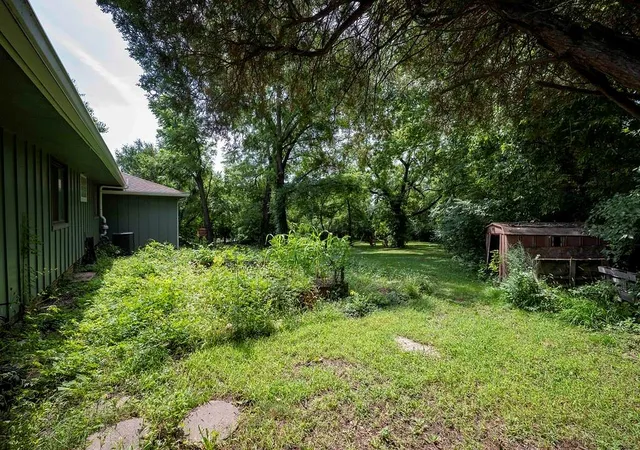 Photo 4 of Single family home for sale at 221 E 97th Street, Kansas City, MO 64114 | MLS# 2637037 | Listing updated on 2026-08-24