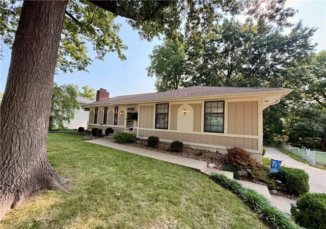 Photo 2 of Sale Pending at 700 Sw 24th Street, Blue Springs, MO 64015 | MLS# 2637041 | Listing updated on 2026-09-21