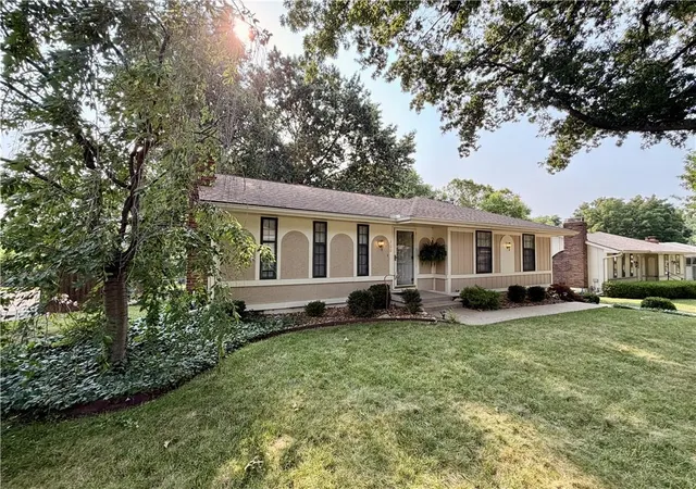 Photo 3 of Sale Pending at 700 Sw 24th Street, Blue Springs, MO 64015 | MLS# 2637041 | Listing updated on 2026-09-21