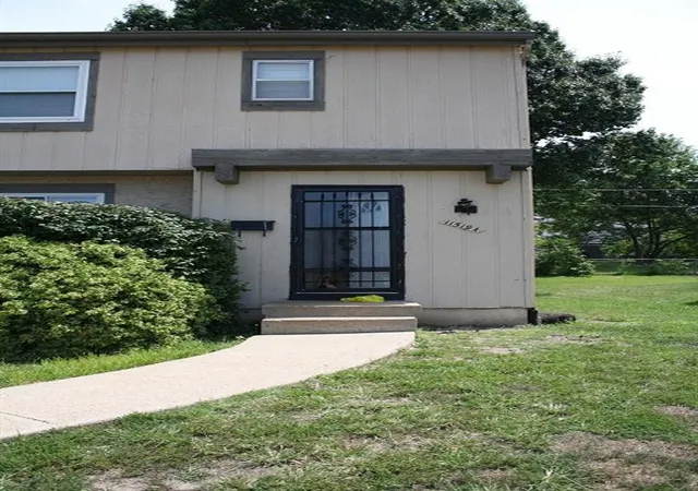 Photo 1 of Townhouse for sale at 11527 Richmond Ave, Kansas City, MO 64134 | MLS# 2637044 | Listing updated on 2026-09-01