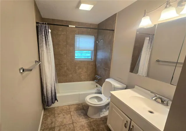 Photo 3 of Townhouse for sale at 11527 Richmond Ave, Kansas City, MO 64134 | MLS# 2637044 | Listing updated on 2026-09-01