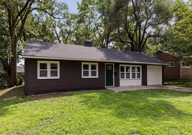 Photo 2 of Single family home for sale at 6903 E 114th Terrace, Kansas City, MO 64134 | MLS# 2637045 | Listing updated on 2026-08-28
