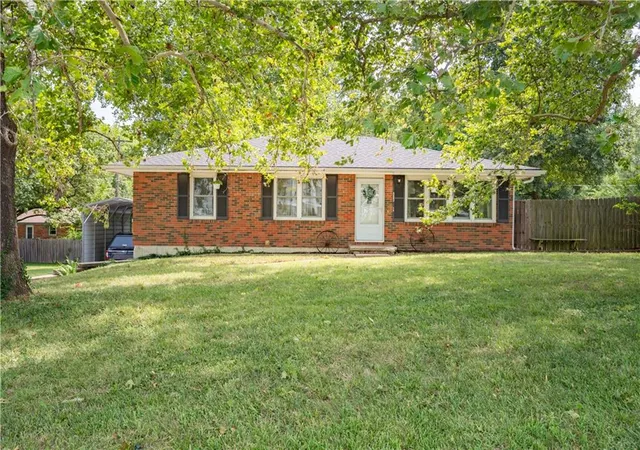 2nd image of 903 West St, Tonganoxie, KS 66086 | MLS# 2637046