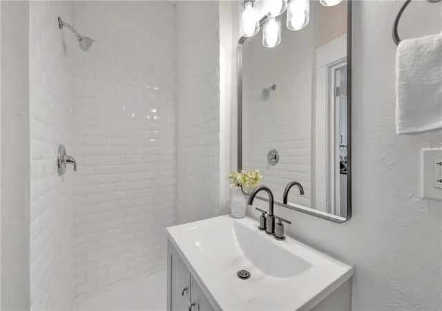 Photo 3 of Single family home for sale at 3416 Genessee St, Kansas City, MO 64111 | MLS# 2637048 | Listing updated on 2026-10-01