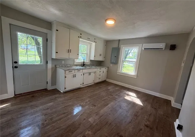 4th image of 502 E Locust St, Stockton, MO 65785 | MLS# 2637049