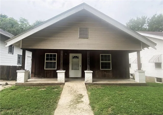 Photo 1 of Single family home for sale at 3810 Terrace Ave, St Joseph, MO 64504 | MLS# 2637054 | Listing updated on 2026-09-06