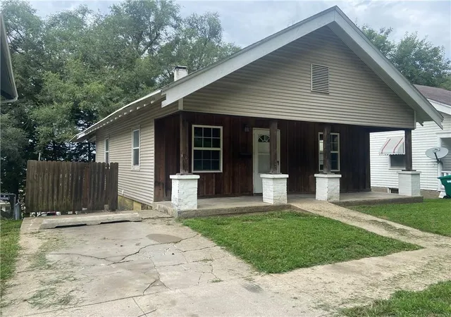 Photo 2 of Single family home for sale at 3810 Terrace Ave, St Joseph, MO 64504 | MLS# 2637054 | Listing updated on 2026-09-06
