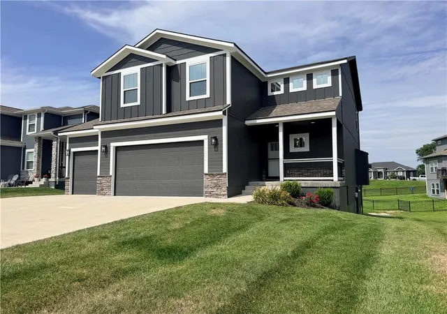 1st image of 1244 Hillmann Ln, Warrensburg, MO 64093 | MLS# 2637058