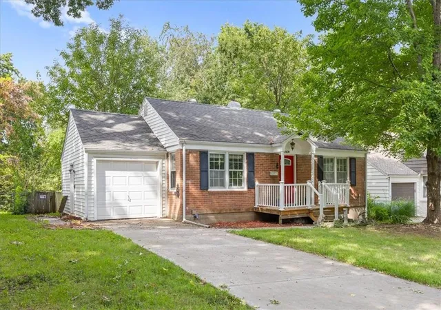 Photo 3 of Single family home for sale at 114 W Pocahontas Ln, Kansas City, MO 64114 | MLS# 2637059 | Listing updated on 2026-08-22