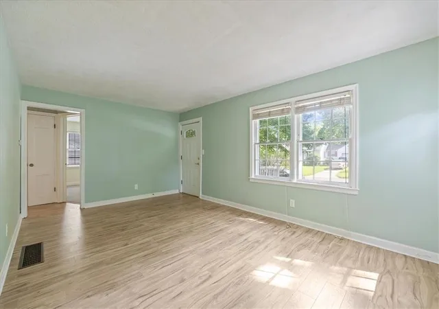 Photo 3 of Single family home for sale at 114 W Pocahontas Ln, Kansas City, MO 64114 | MLS# 2637059 | Listing updated on 2026-09-25
