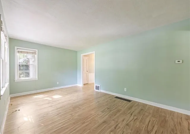 Photo 4 of Single family home for sale at 114 W Pocahontas Ln, Kansas City, MO 64114 | MLS# 2637059 | Listing updated on 2026-09-25