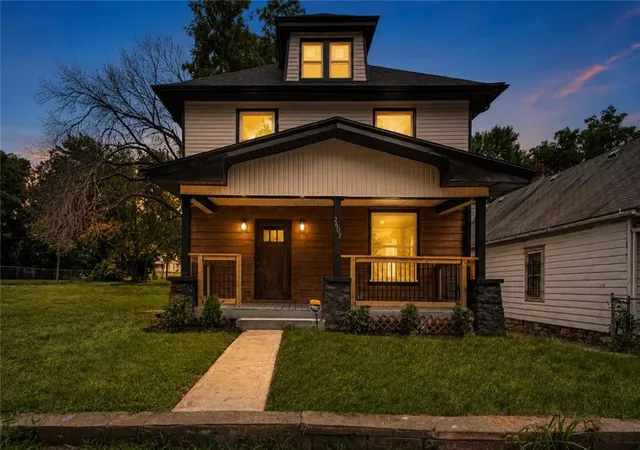 1st image of 2603 Myrtle Ave, Kansas City, MO 64127 | MLS# 2637063