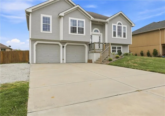3rd image of 407 Ne 192Nd Ter, Smithville, MO 64089 | MLS# 2637068