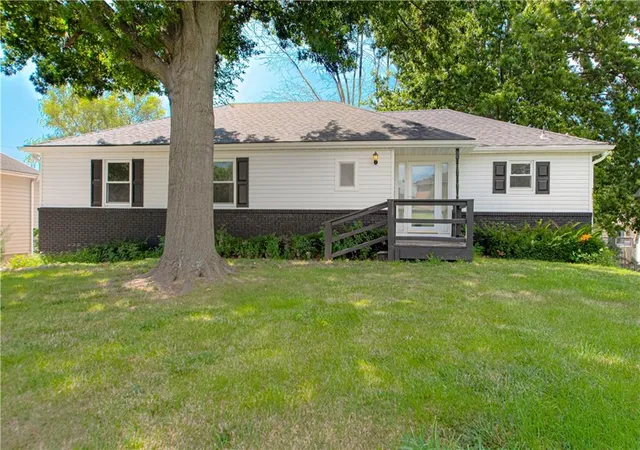 1st image of 1725 S Kiowa Dr, Olathe, KS 66062 | MLS# 2637069
