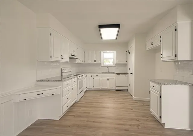 Photo 3 of Single family home for sale at 1725 S Kiowa Dr, Olathe, KS 66062 | MLS# 2637069 | Listing updated on 2026-10-18