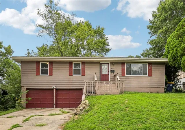 1st image of 5104 N Smalley Ave, Kansas City, MO 64119 | MLS# 2637075