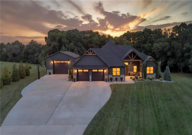 2nd image of 15562 Lexi Ln, Bonner Springs, KS 66012 | MLS# 2637076