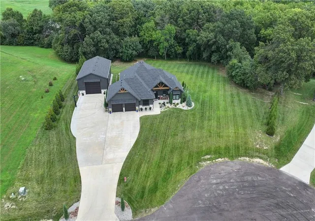 3rd image of 15562 Lexi Ln, Bonner Springs, KS 66012 | MLS# 2637076