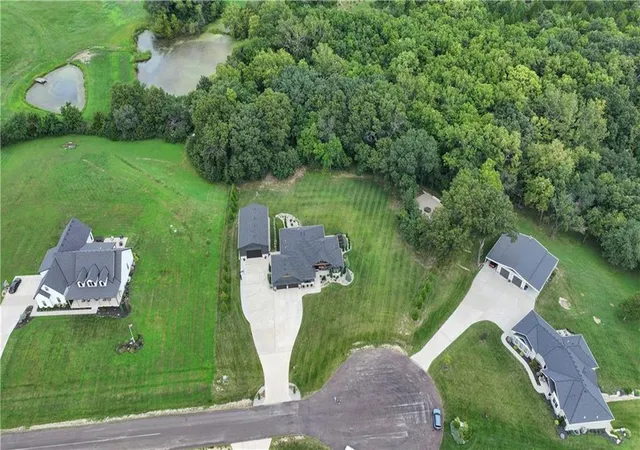 4th image of 15562 Lexi Ln, Bonner Springs, KS 66012 | MLS# 2637076