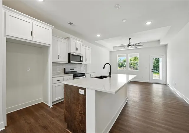 Photo 4 of Sale Pending at 19467 W 206 Terrace, Spring Hill, KS 66083 | MLS# 2637078 | Listing updated on 2026-08-19