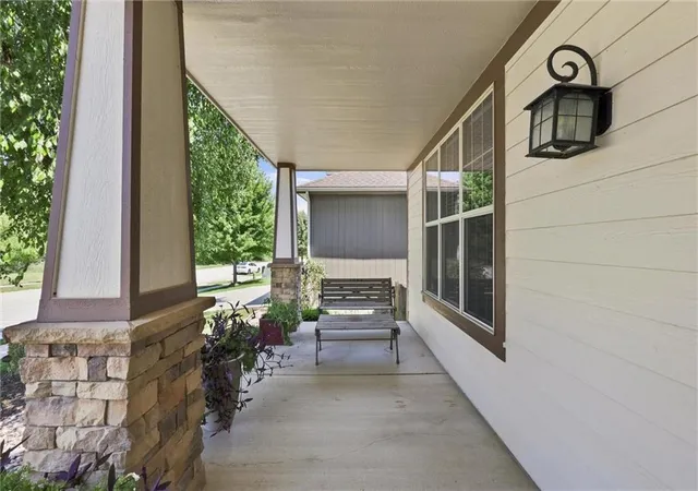 image of 18569 W 165th St, Olathe, KS 66062 | MLS# 2637091
