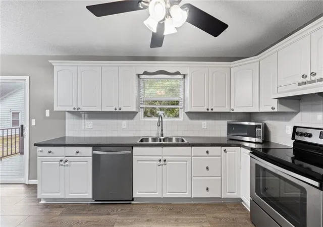 Photo 3 of Sale Pending at 5709 Outlook St, Mission, KS 66202 | MLS# 2637094 | Listing updated on 2026-09-02