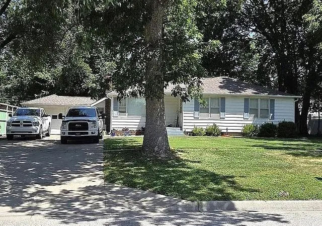 1st image of 720 Neosho St, Burlington, KS 66839 | MLS# 2637095