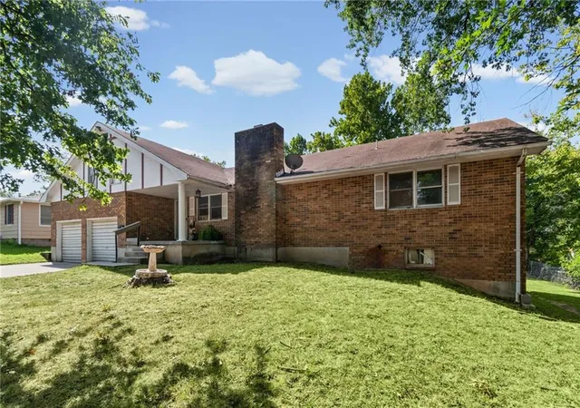 Photo 2 of Single family home for sale at 116 W Marshall St, El Dorado Springs, MO 64744 | MLS# 2637101 | Listing updated on 2026-09-15
