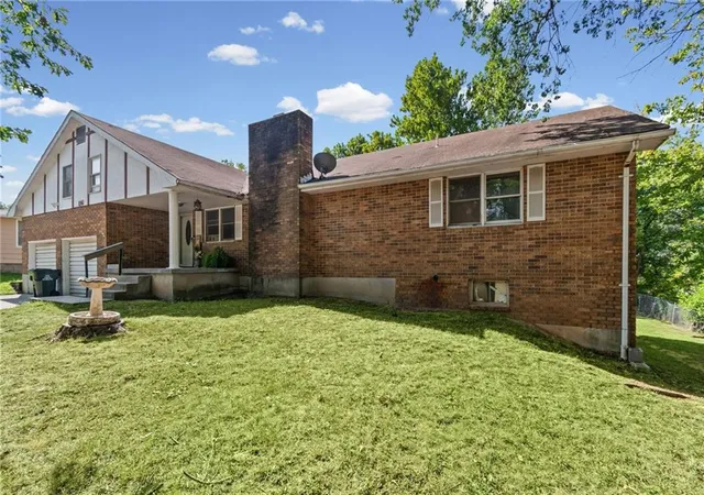 3rd image of 116 W Marshall St, El Dorado Springs, MO 64744 | MLS# 2637101