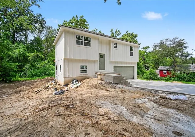 2nd image of 3008 N 48Th Ter, Kansas City, KS 66104 | MLS# 2637102