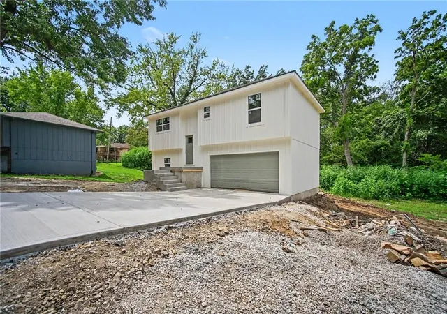 Photo 3 of Single family home for sale at 3008 N 48th Terrace, Kansas City, KS 66104 | MLS# 2637102 | Listing updated on 2026-08-17