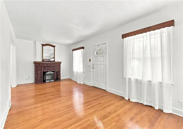 Photo 4 of Single family home for sale at 1222 Hardesty Ave, Kansas City, MO 64127 | MLS# 2637105 | Listing updated on 2026-10-08
