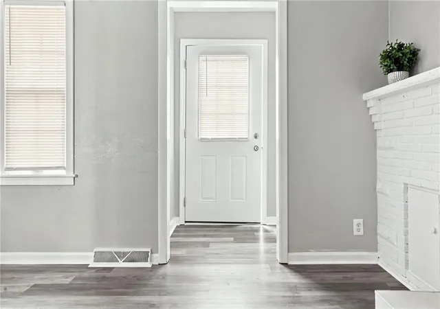 2nd image of 2307 Ne 37th Ter, Kansas City, MO 64116 | MLS# 2637108