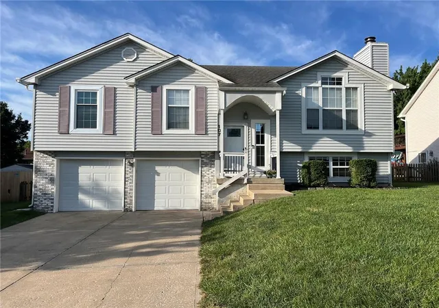 1st image of 107 E Laredo Trl, Raymore, MO 64083 | MLS# 2637110