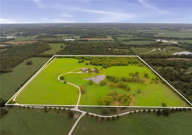 Photo 2 of Sale Pending at 32921 S Ridgeview Farm Rd, Drexel, MO 64742 | MLS# 2637111 | Listing updated on 2026-09-05