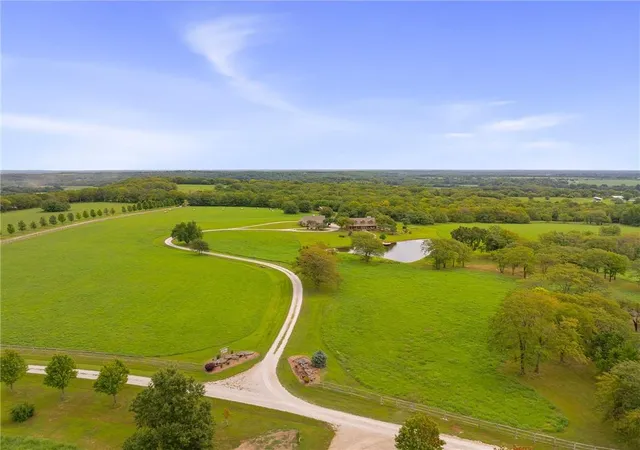 Photo 4 of Sale Pending at 32921 S Ridgeview Farm Rd, Drexel, MO 64742 | MLS# 2637111 | Listing updated on 2026-09-05