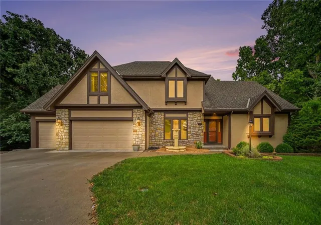 Photo 1 of Single family home for sale at 5525 N Oakdale Pl, Parkville, MO 64152 | MLS# 2637119 | Listing updated on 2026-10-01