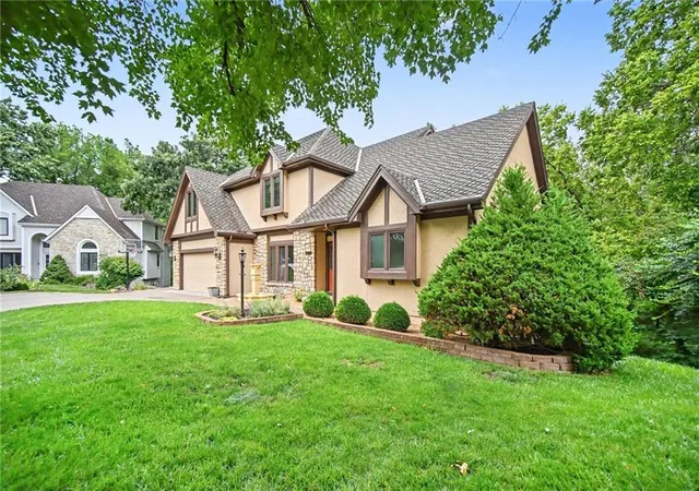 Photo 2 of Single family home for sale at 5525 N Oakdale Pl, Parkville, MO 64152 | MLS# 2637119 | Listing updated on 2026-10-01