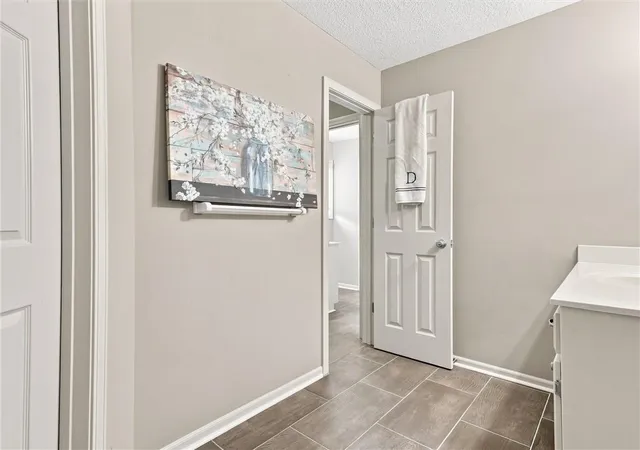 Photo 3 of Single family home for sale at 5822 Ne Timber Hills Dr, Lees Summit, MO 64064 | MLS# 2637123 | Listing updated on 2026-09-25