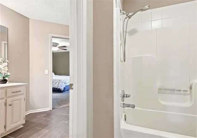 Photo 3 of Single family home for sale at 5822 NE Timber Hills Dr, Lees Summit, MO 64064 | MLS# 2637123 | Listing updated on 2026-09-25