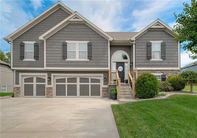 Photo 1 of Sale Pending at 9705 N Windsor Ave, Kansas City, MO 64157 | MLS# 2637125 | Listing updated on 2026-09-04