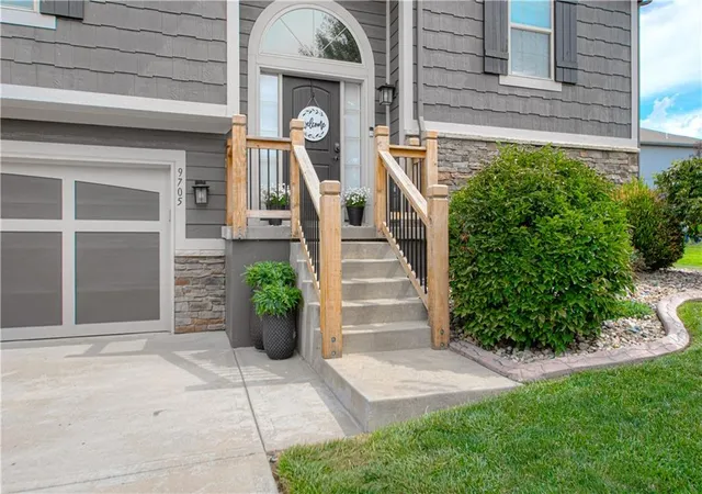 2nd image of 9705 N Windsor Ave, Kansas City, MO 64157 | MLS# 2637125